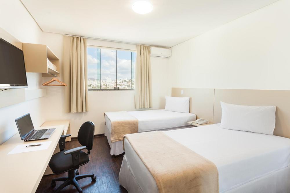 Quarto com 2 Camas de Solteiro