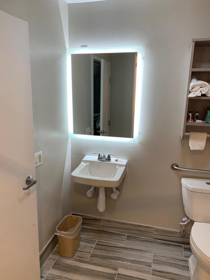 Habitación adaptada para personas con movilidad reducida - 1 cama grande - No fumadores