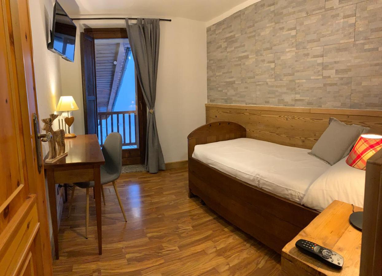 2 Camere Comunicanti