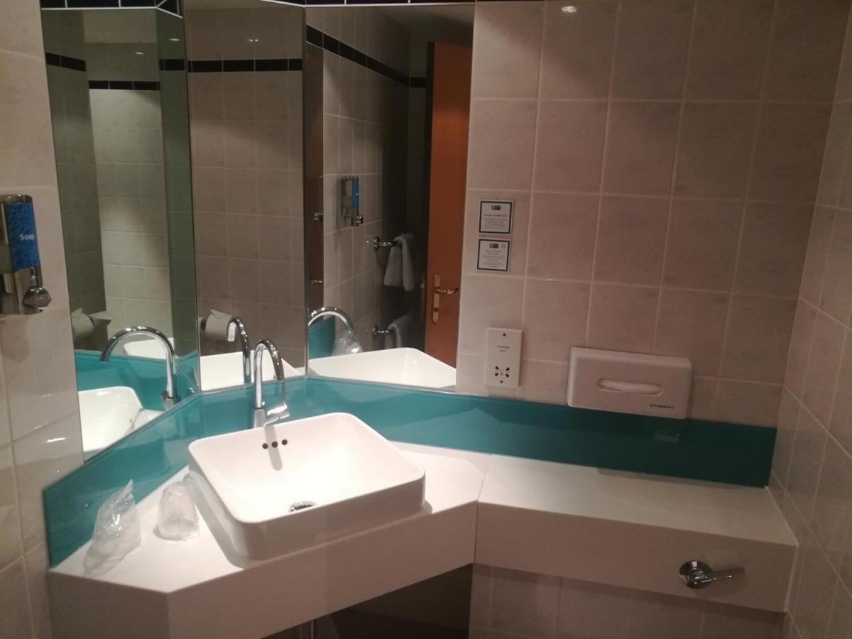 Standaard Tweepersoonskamer met 2 Aparte Bedden en Gratis Warm Ontbijt