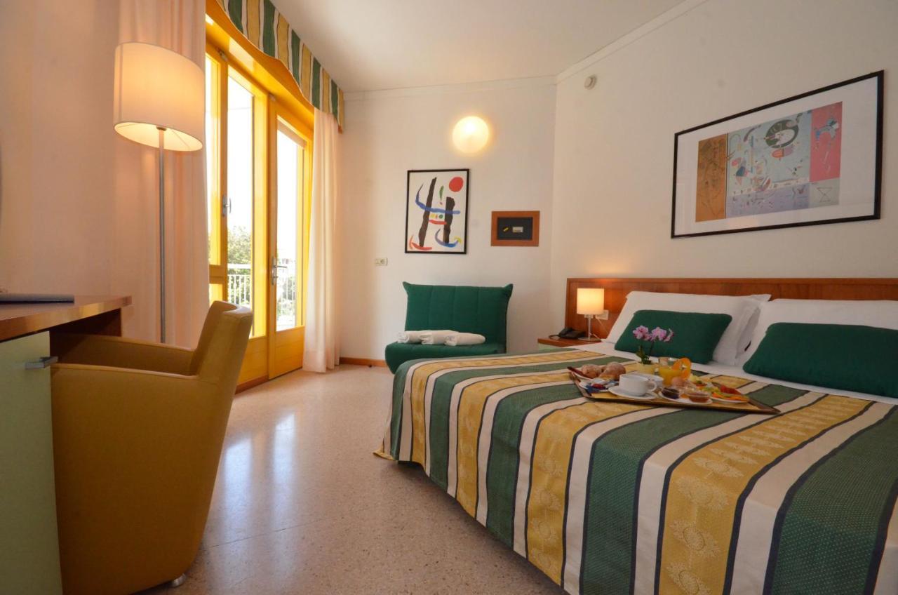Standard Double Room,1069498504:JPEG