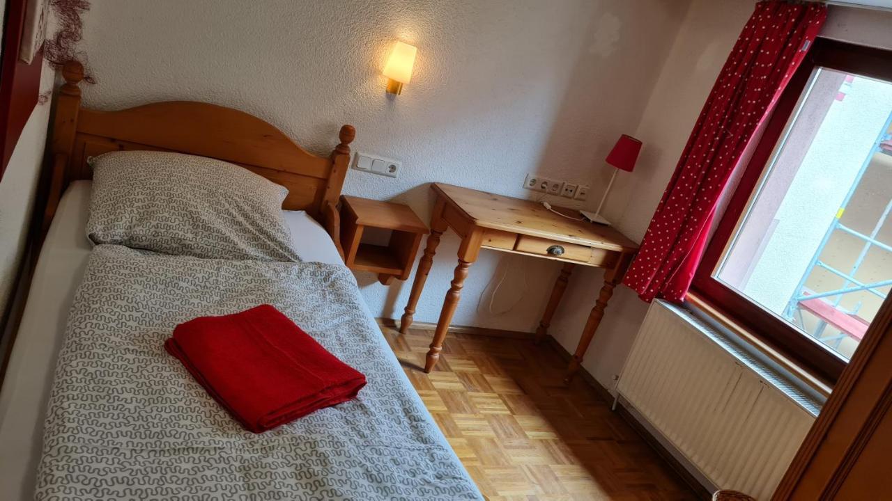 Einzelzimmer mit eigenem Bad