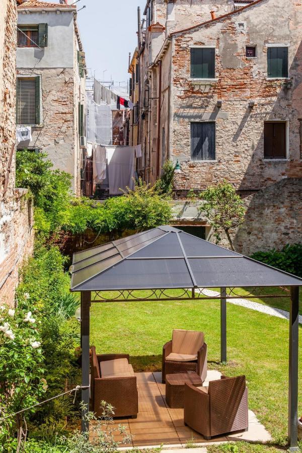 One-Bedroom Apartment with Garden View