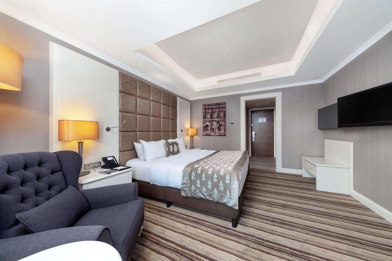 Superior Room with City View