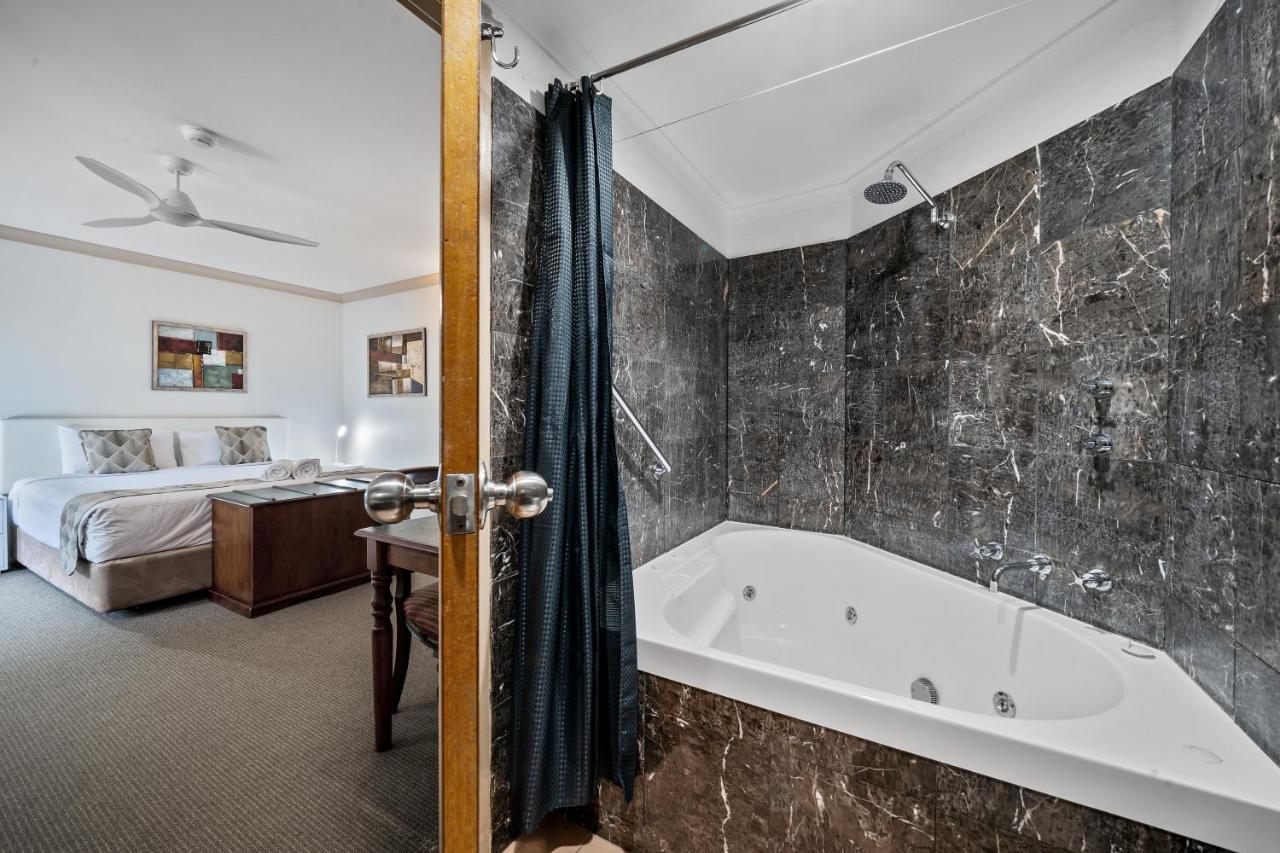 King Room Spa Bath,1621412756:JPEG