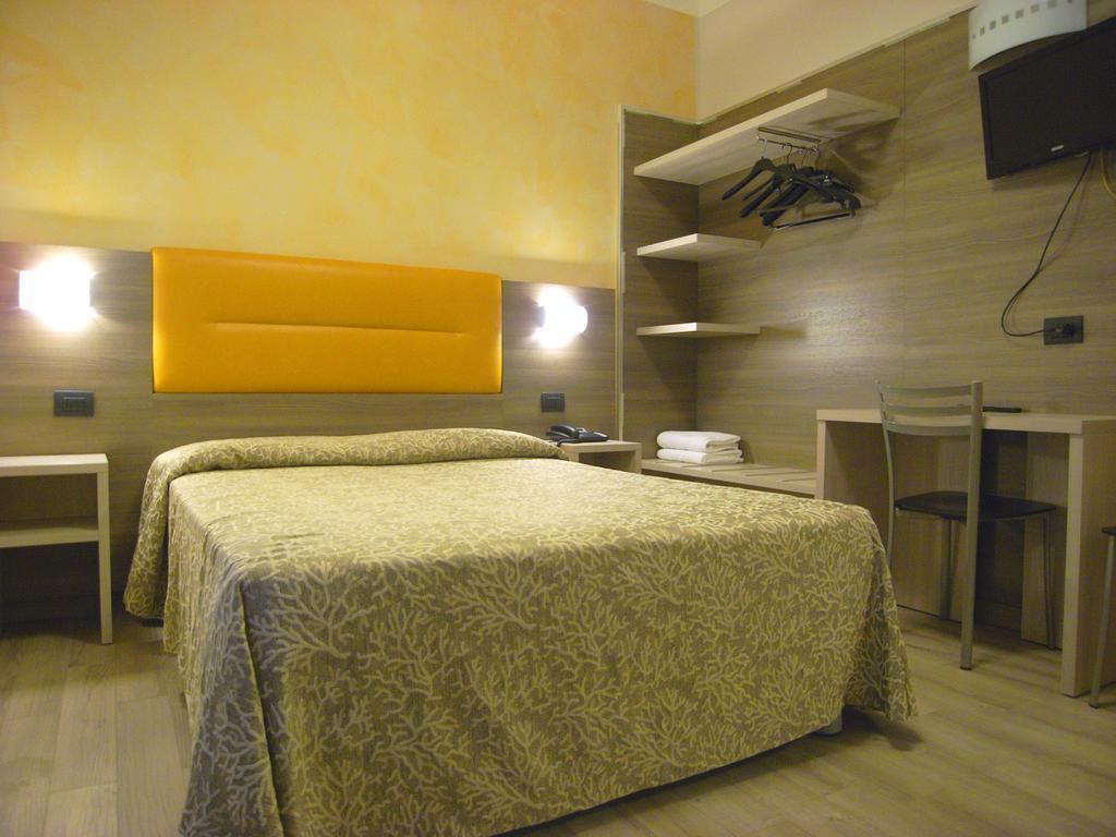 Habitación Doble con aseo compartido