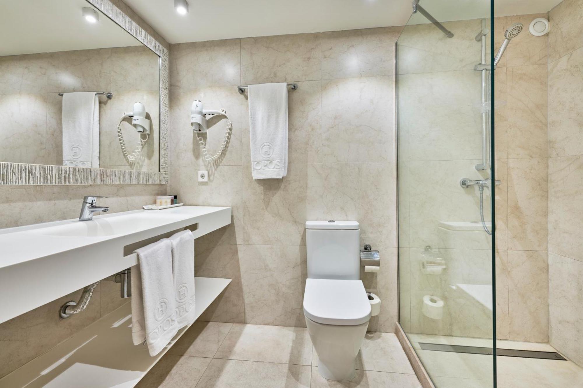Doppel-/Zweibettzimmer mit seitlichem Meerblick