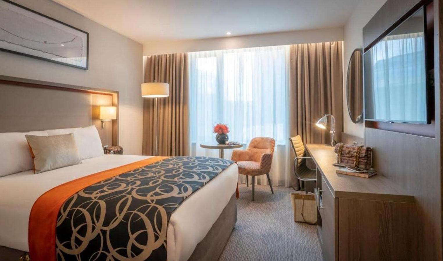 Standard Zimmer mit Kingsize-Bett