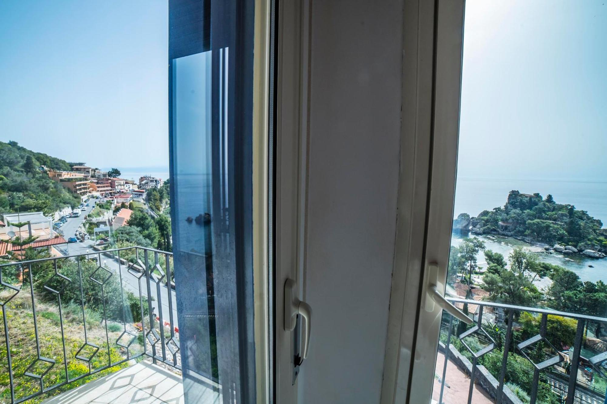 Quarto Triplo com Vista do Mar