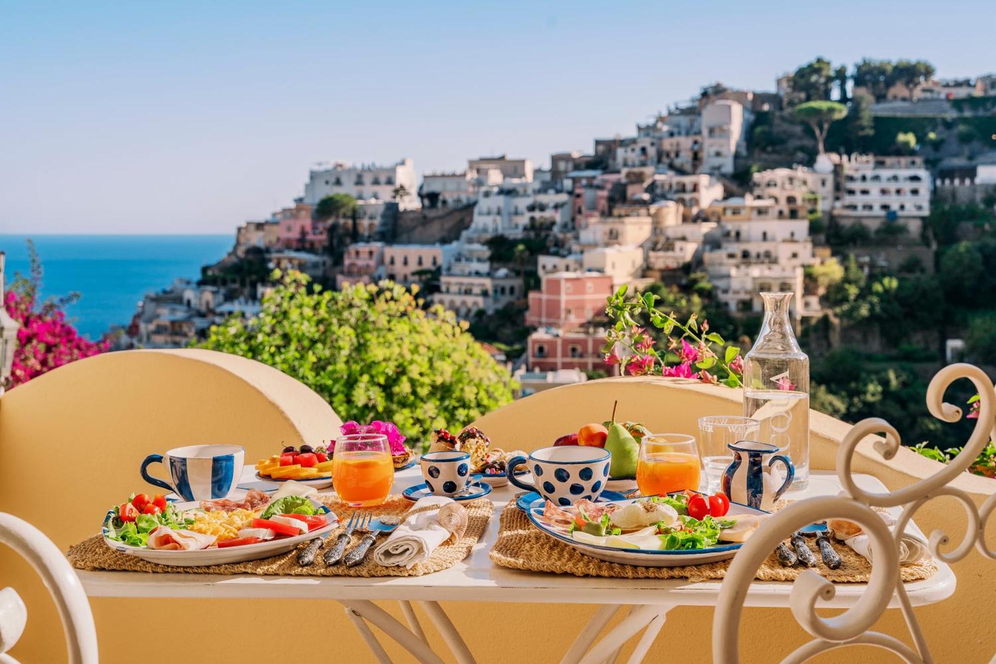 Suite Junior avec Terrasse - Vue Partielle sur Mer
