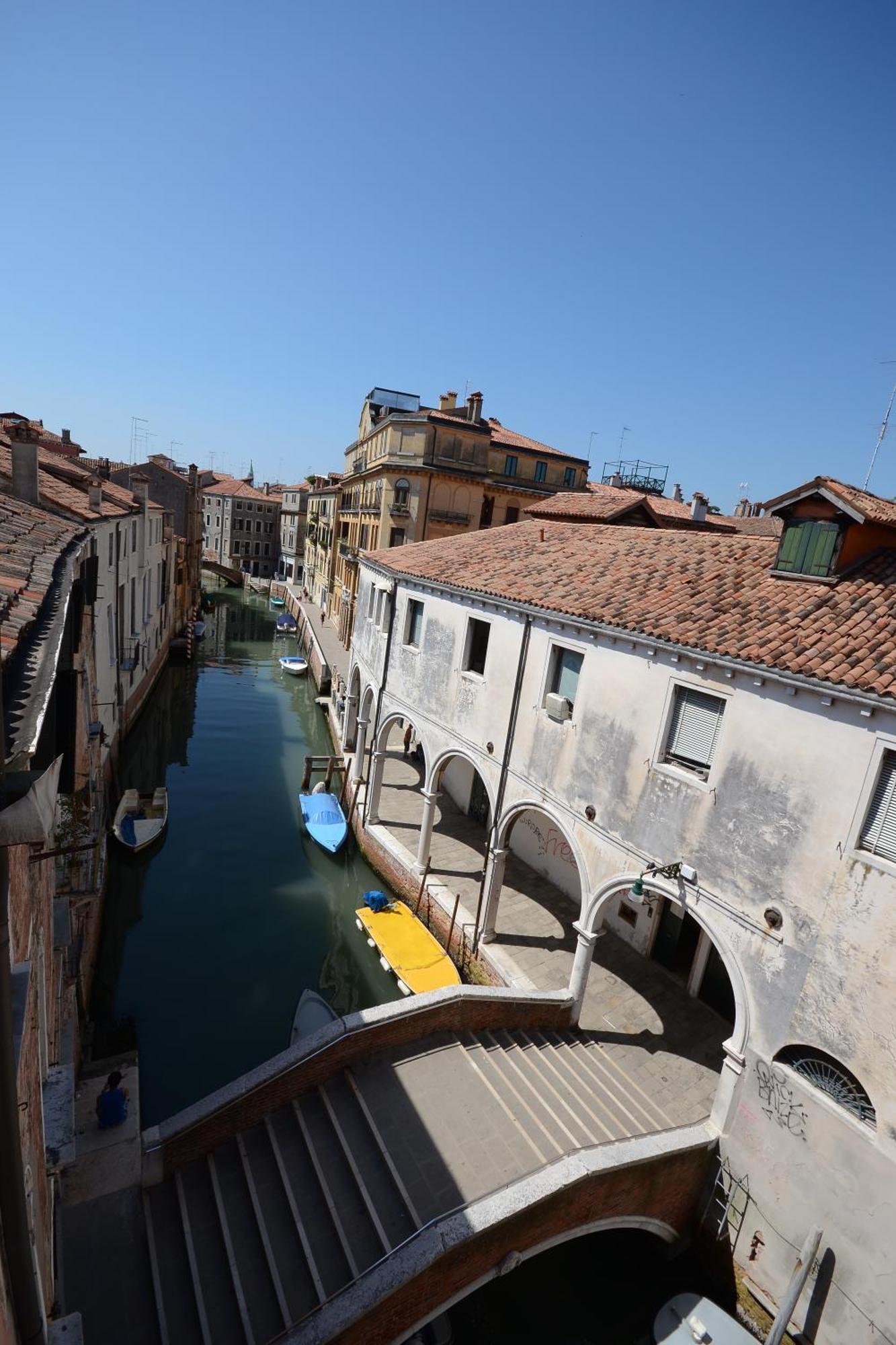 One-Bedroom Suite with Canal View