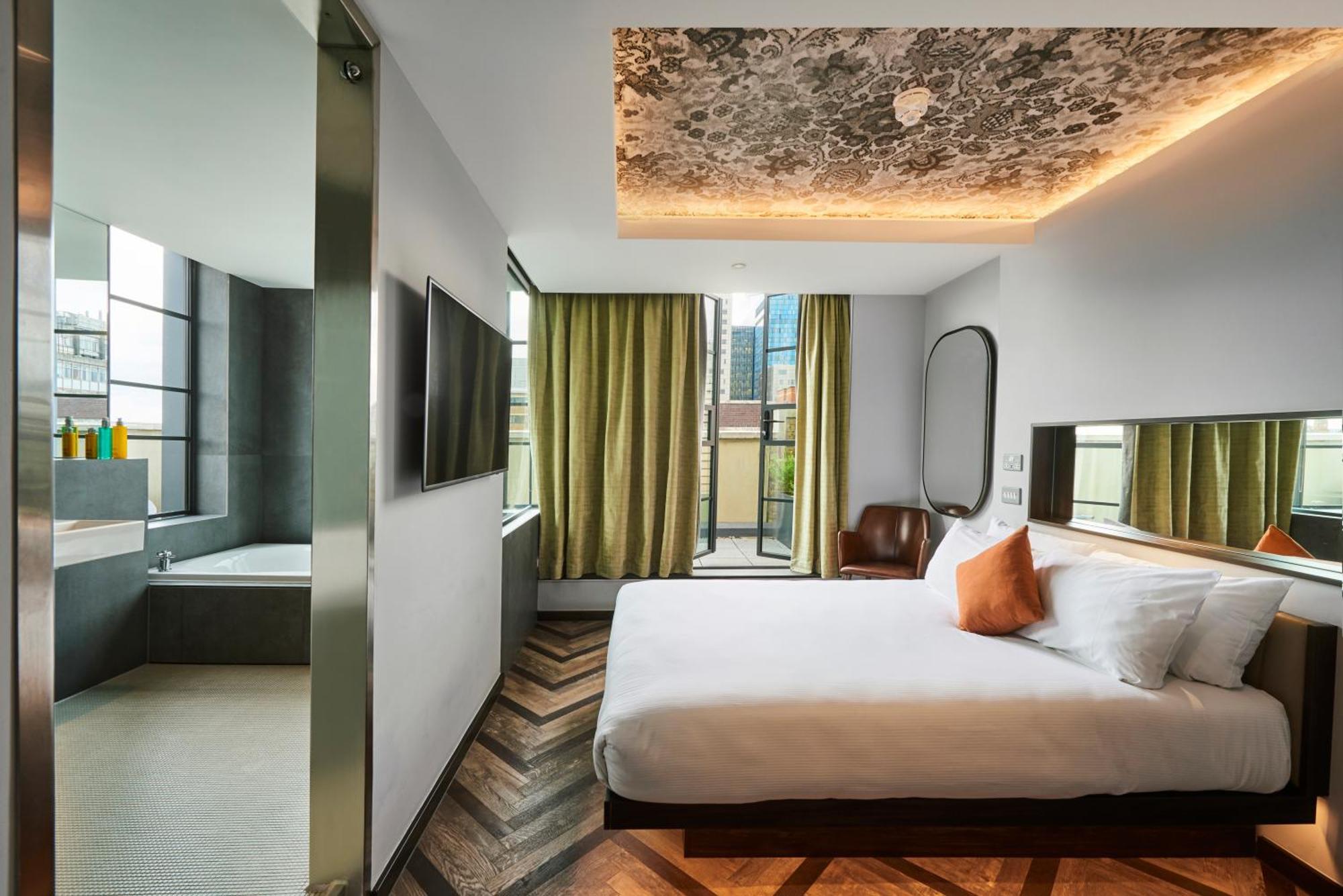 Doppelzimmer mit Whirlpool-Badewanne