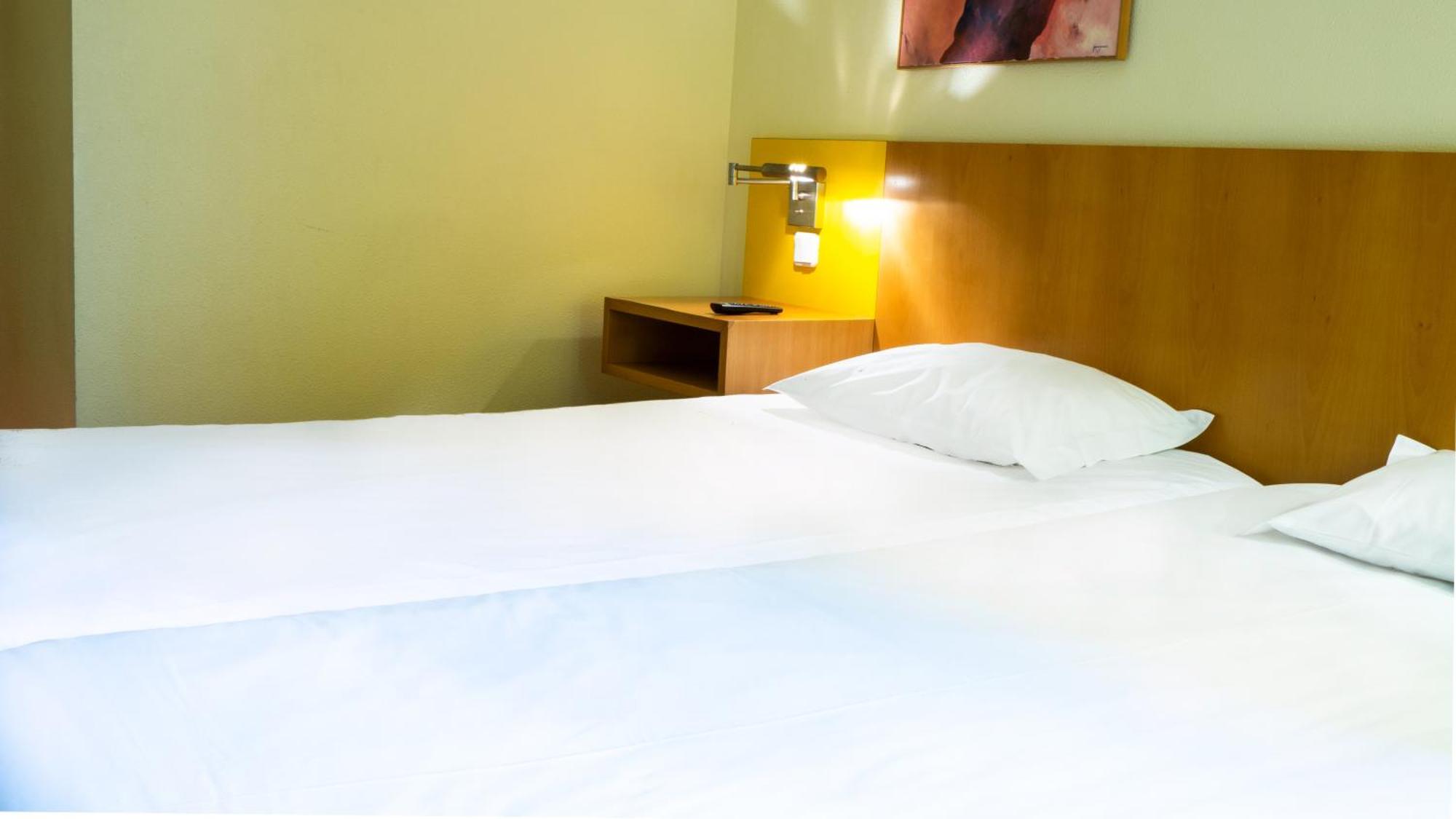 Standard Twin Room,1589426505:JPEG