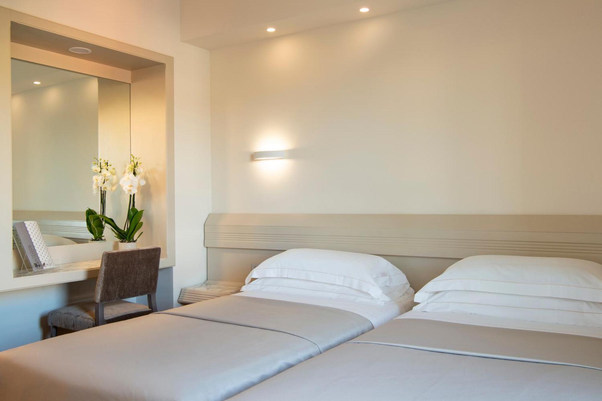 Standard Double or Twin Room,748728587:JPEG
