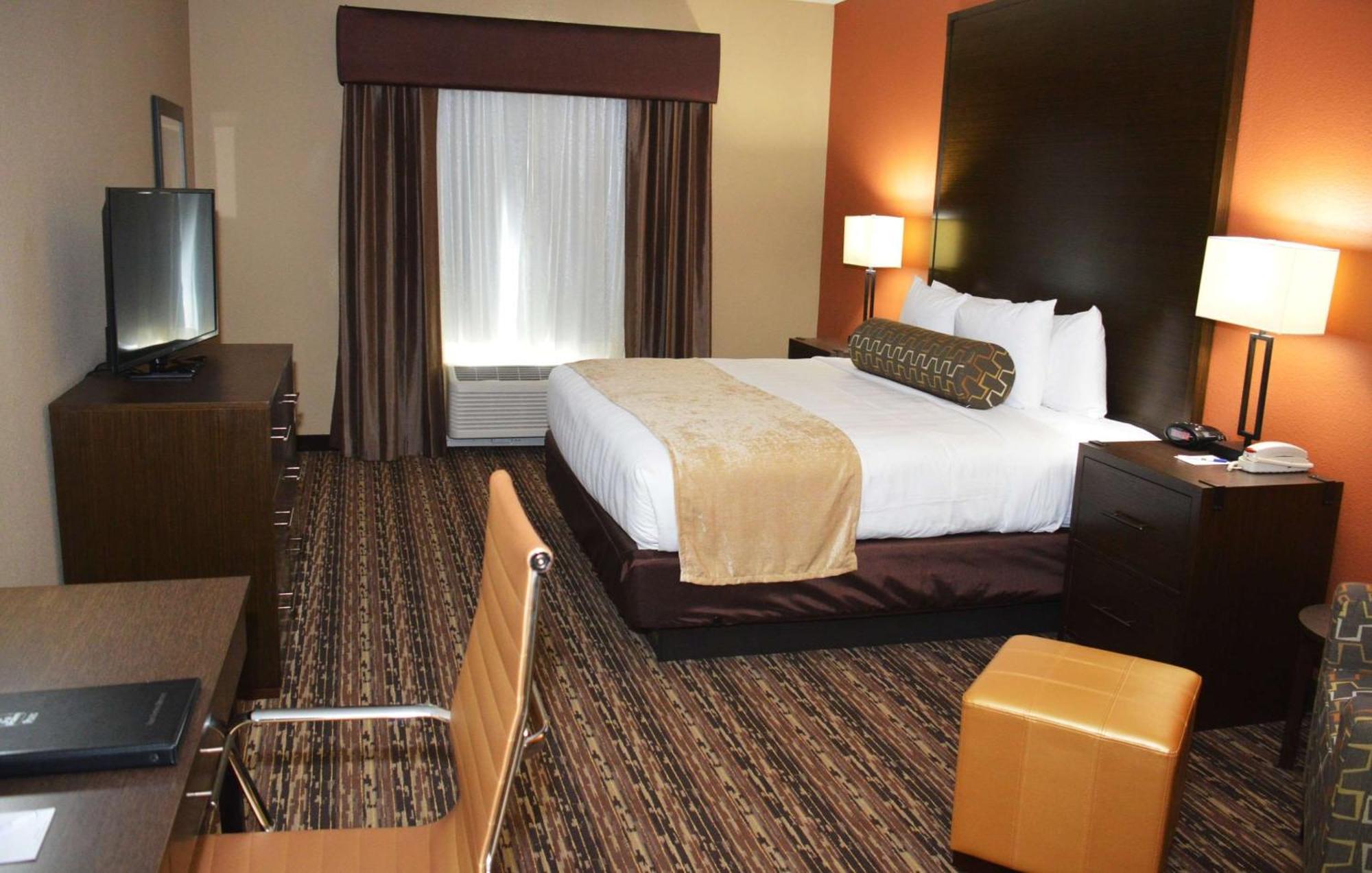 King Room Bath Tub Mobility Accessible or Non-Smoking