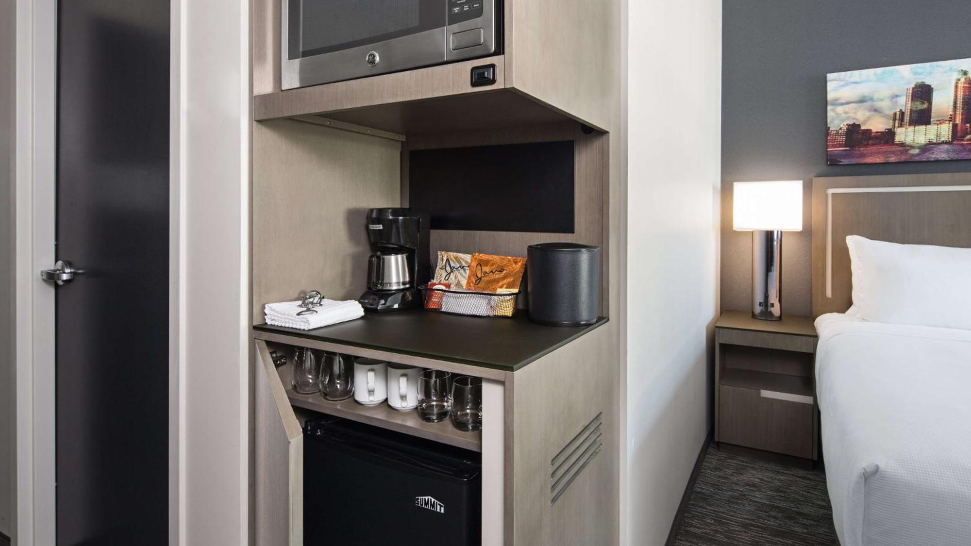 Queen Room with Accessible Tub - Disability Access