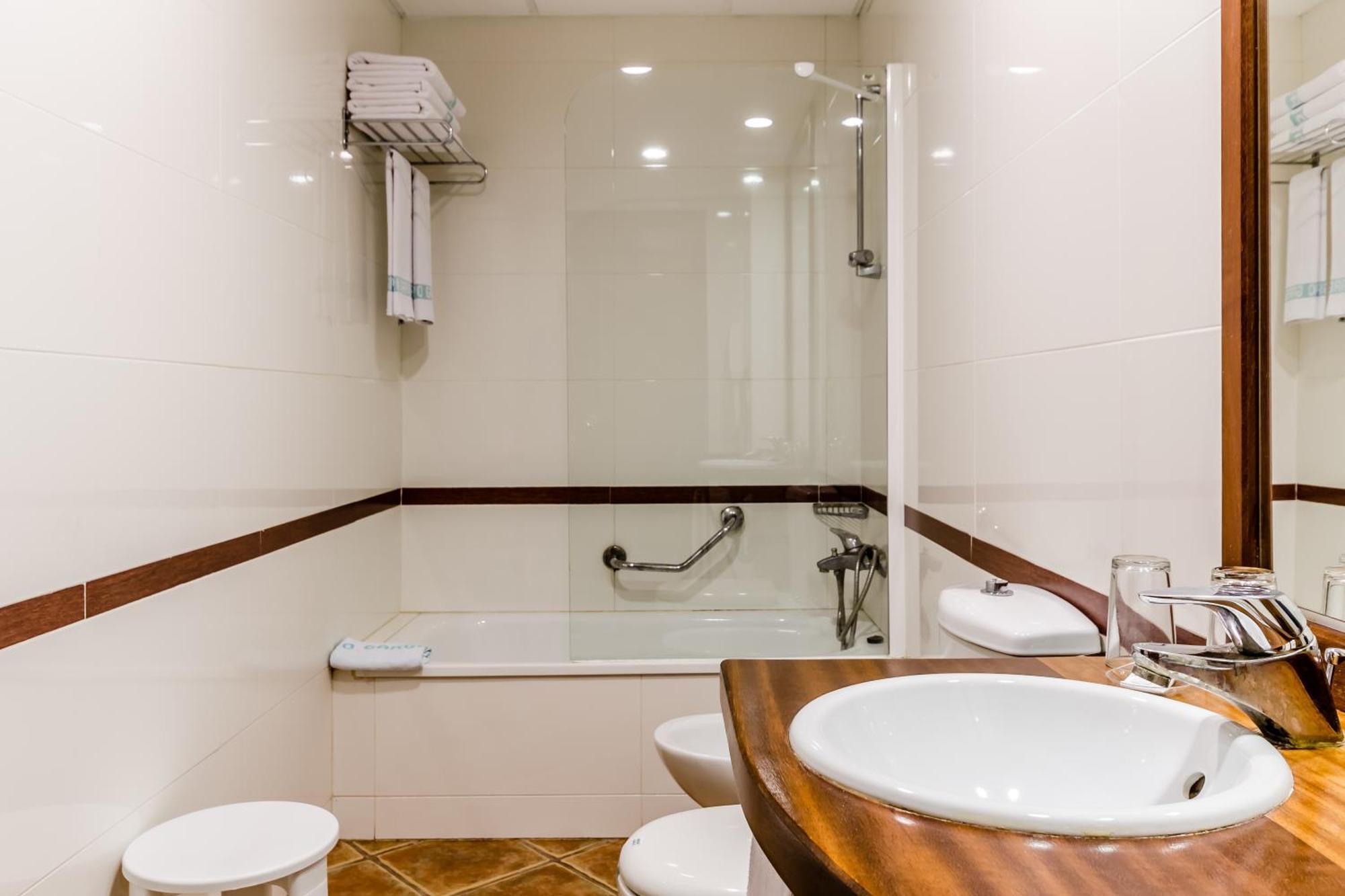 Double Room with 2 Extra Beds,1593640168:JPEG