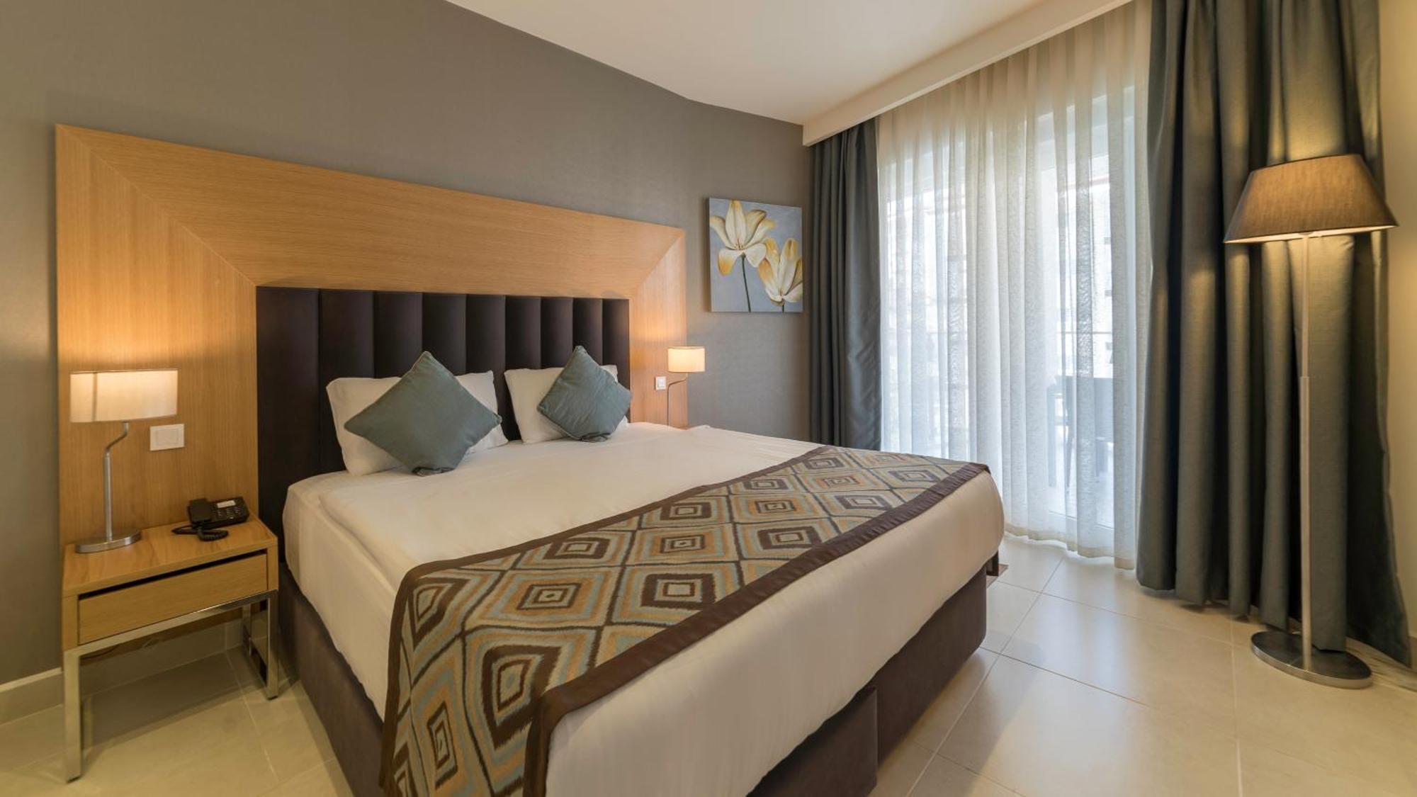 1 King 1 Twin Beds Suite,1281831745:JPEG