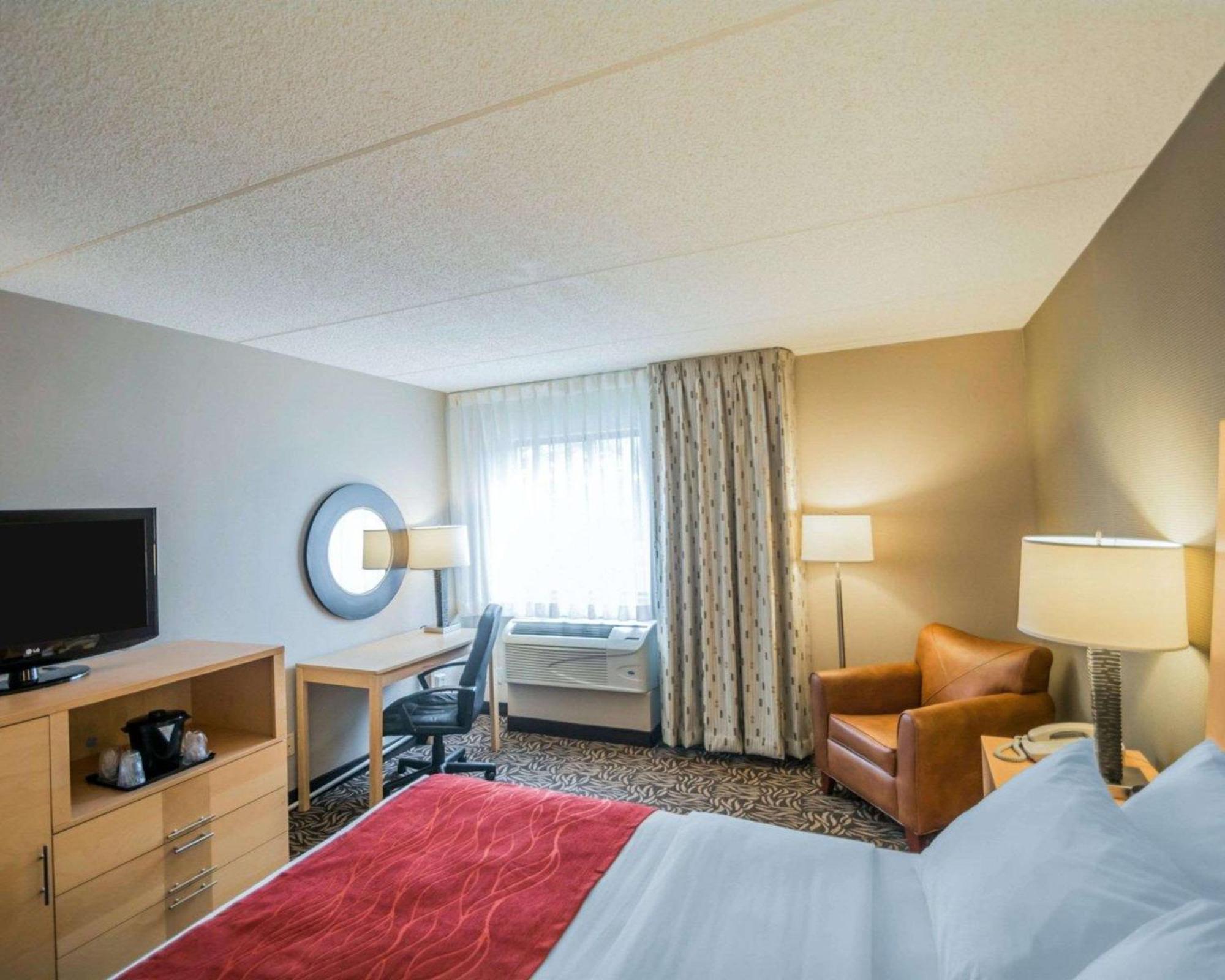King Room with Whirlpool - Non-Smoking,743422279:JPEG