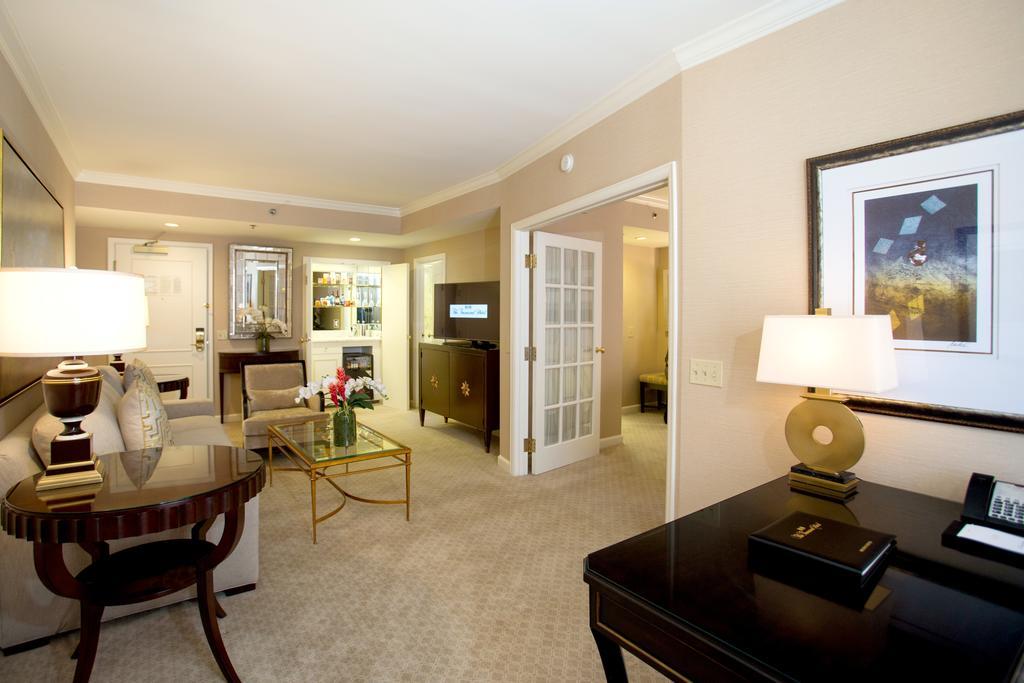 Luxury Suite,1121632569:JPEG