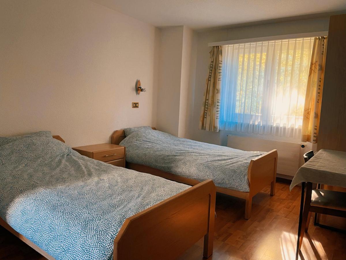 Doppel- oder Zweibettzimmer