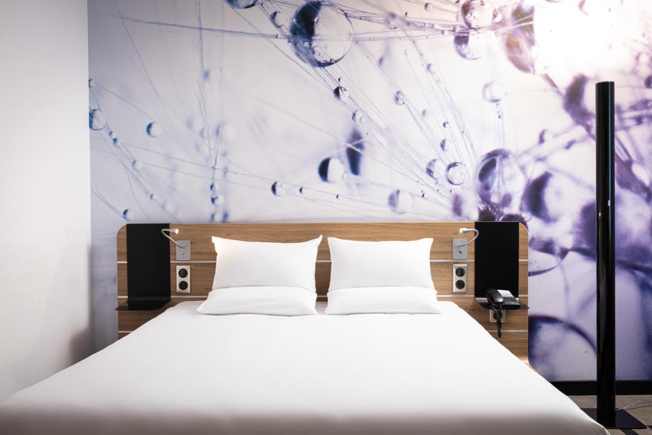 Superior Room with Queen Bed