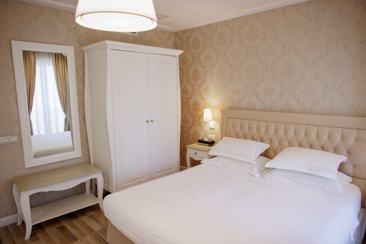 Camera Tripla con Balcone e Vista Mare