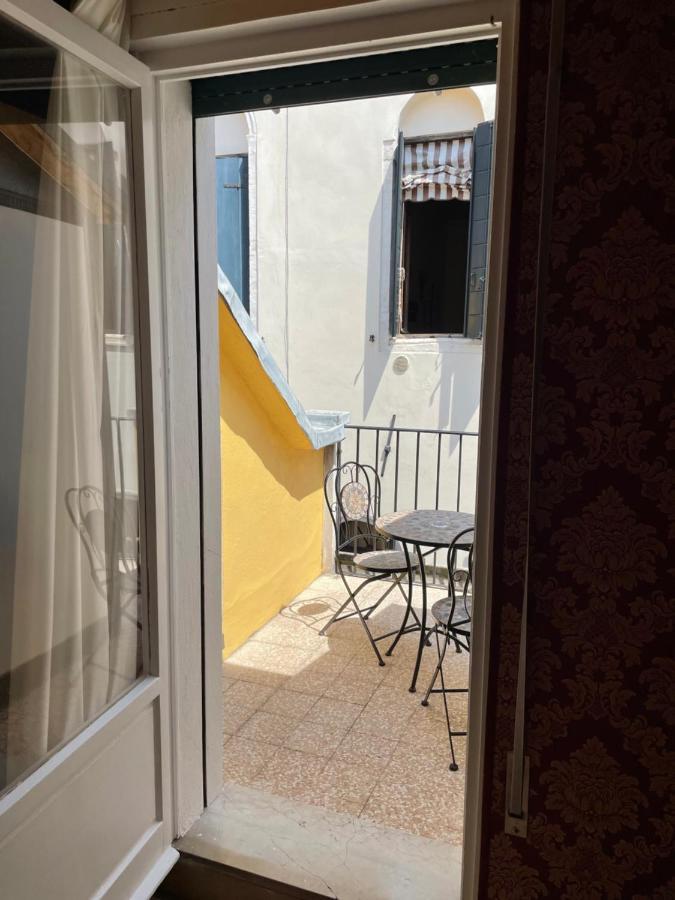 Petite Chambre Simple avec Terrasse
