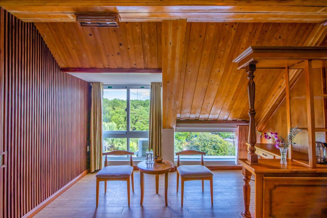 Suite with Garden View