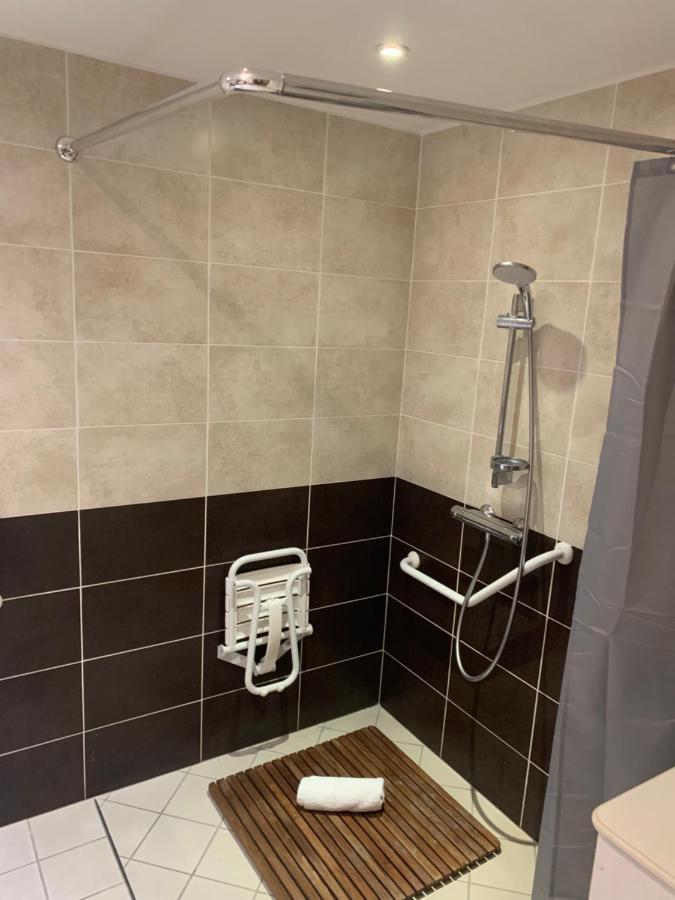 Chambre Lit King-Size - Accessible aux Personnes à Mobilité Réduite