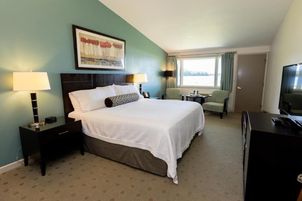 King Room Lake View,1588440702:JPEG