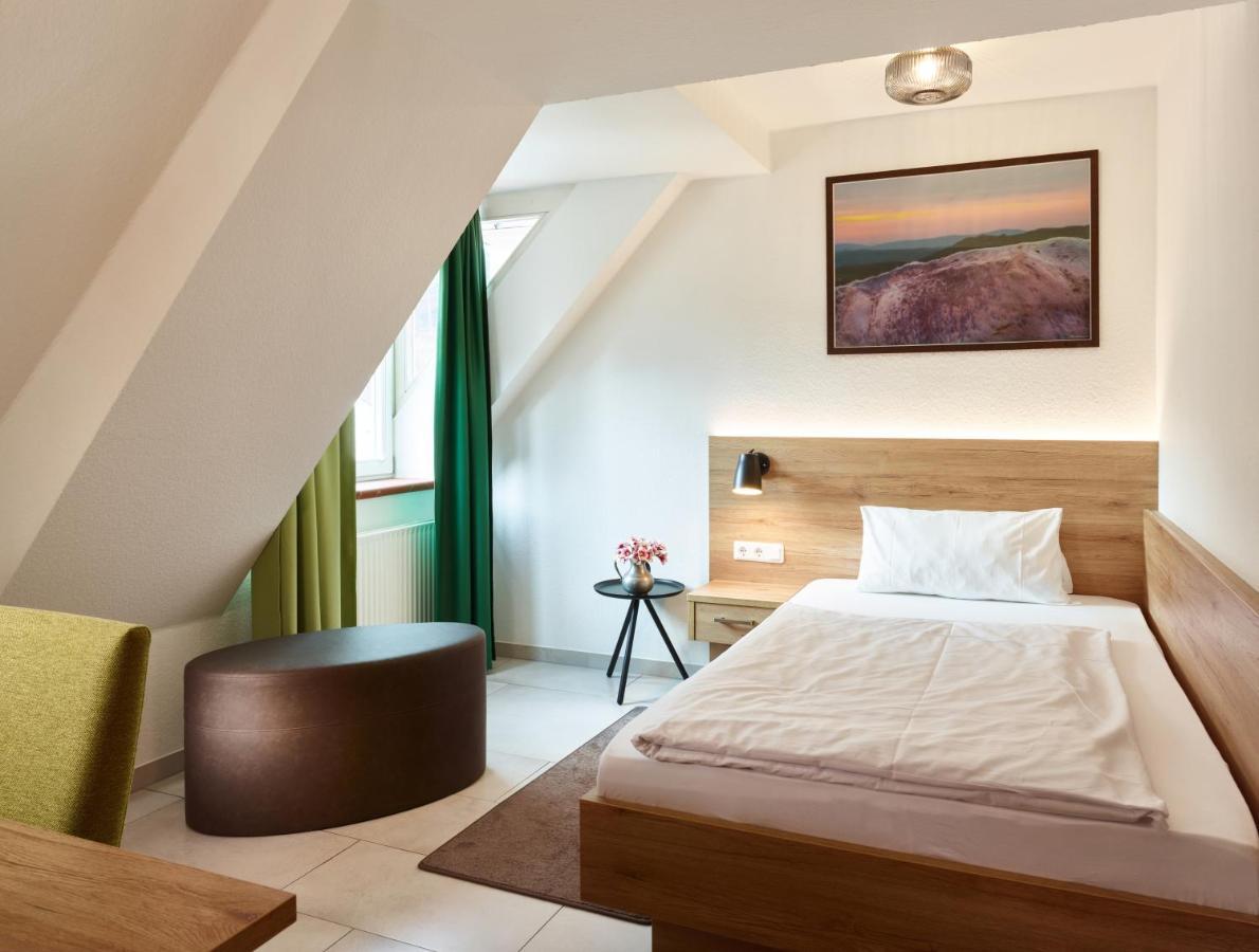 Single Room,1516651315:JPEG
