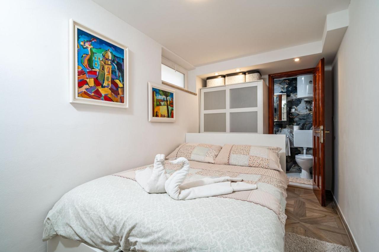 One Bedroom Apartment with Terrace and Garden View