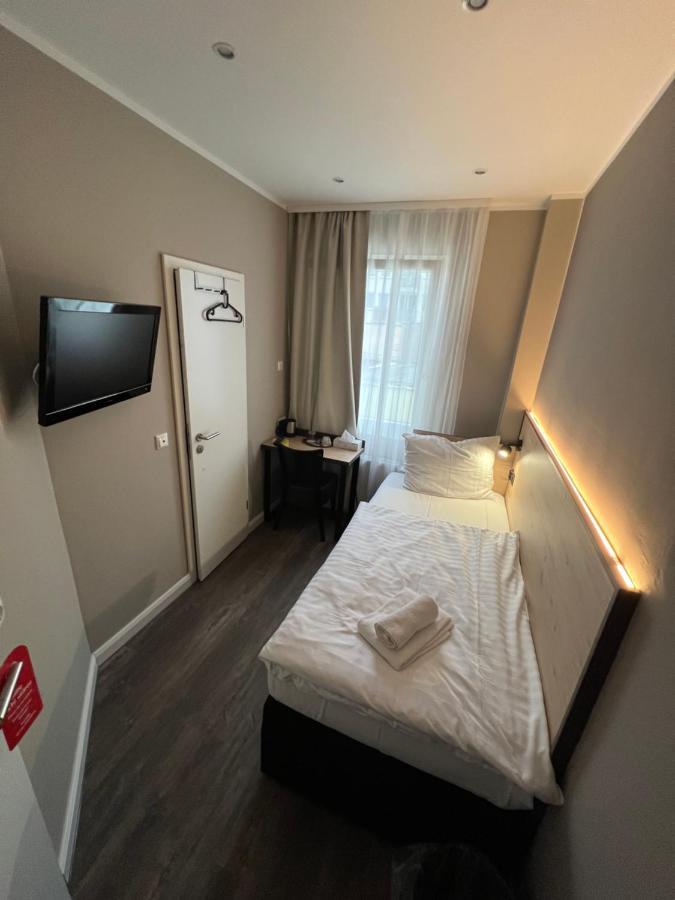 Economy Single Room,769306444:JPEG