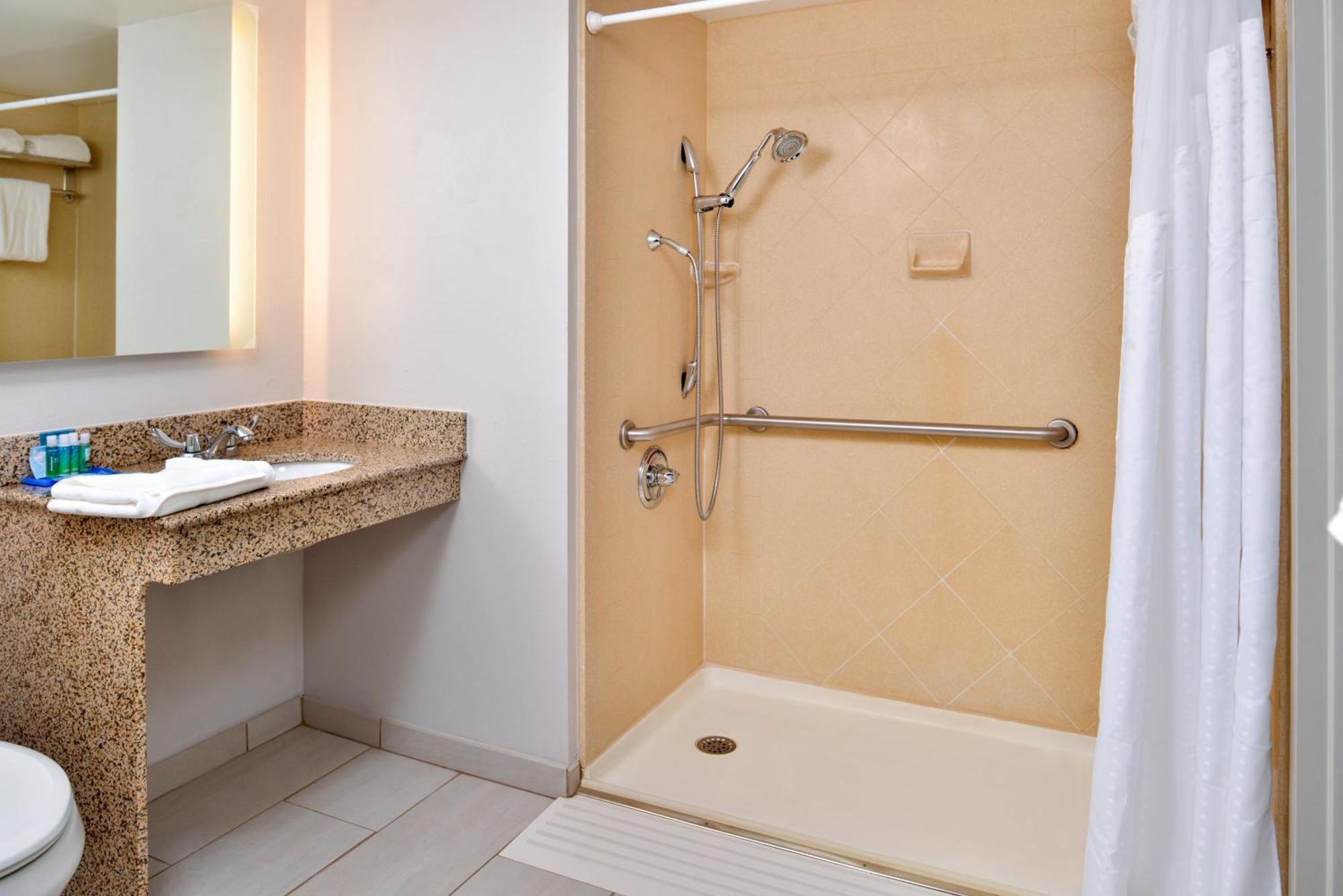 One-Bedroom Queen Room Mobility Accessible Tub Non-Smoking,1434978370:JPEG