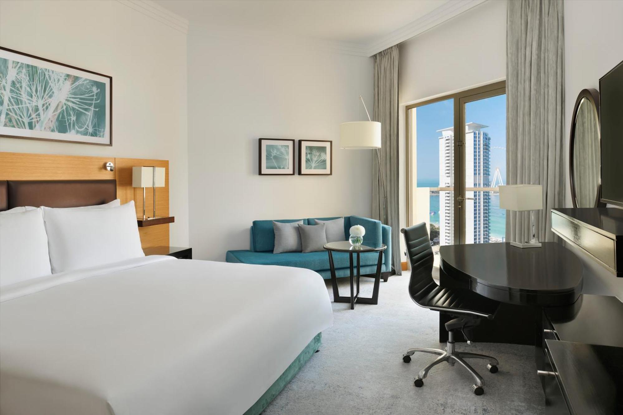 Deluxe King Partial Sea View with Balcony
