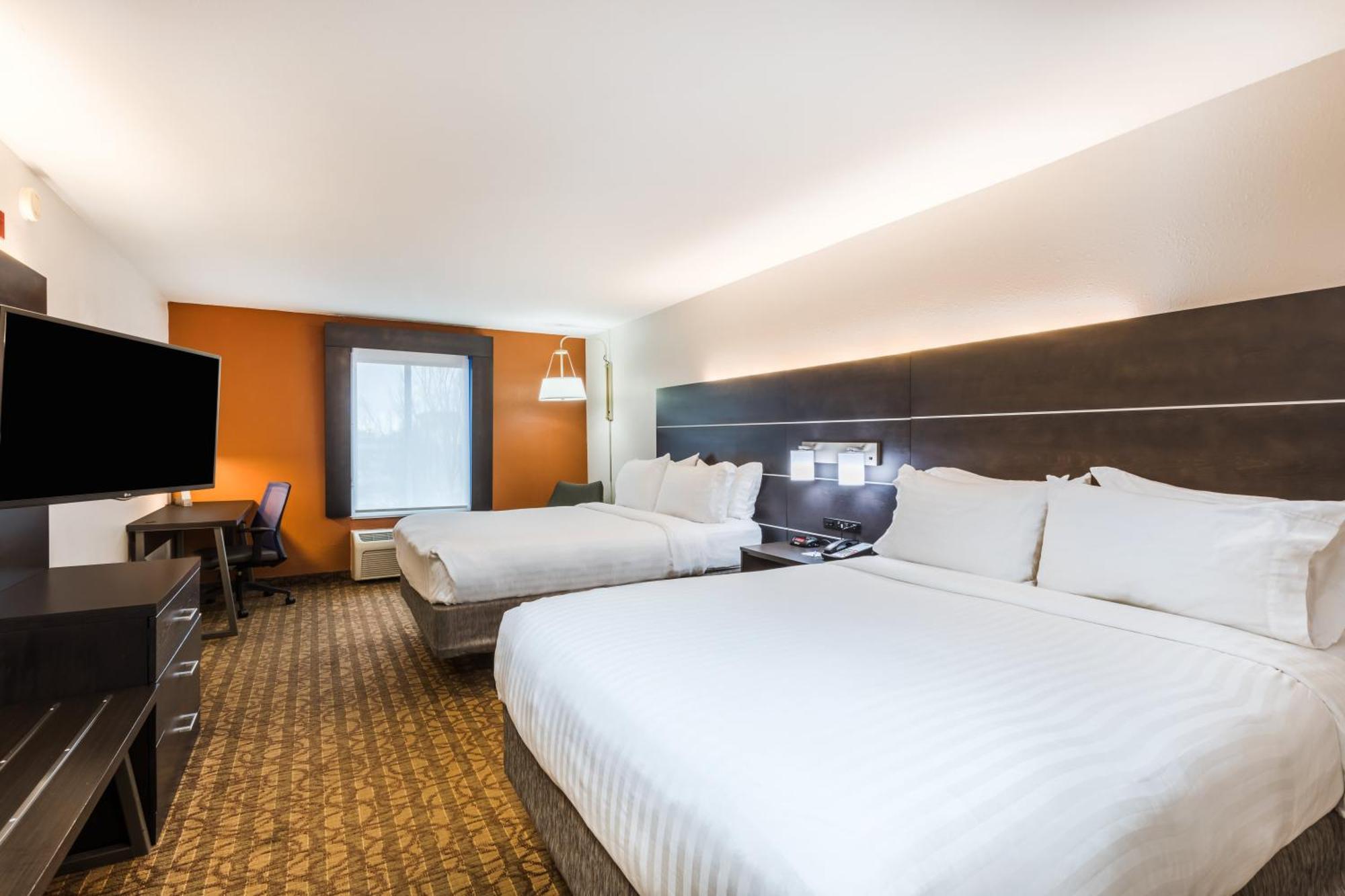 Queen Room Two Queen Beds Mobility Access Tub or Non-Smoking
