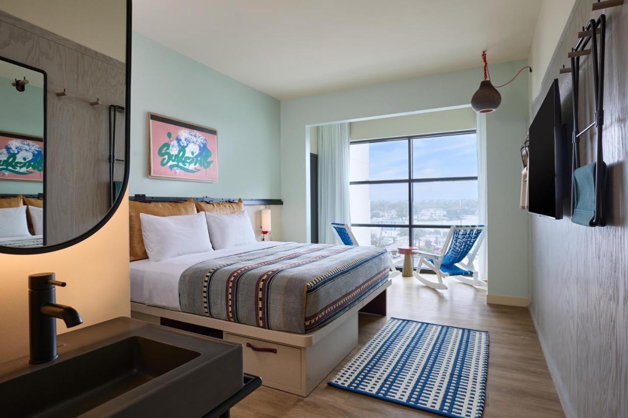 King Room with City View - Hearing Accessible