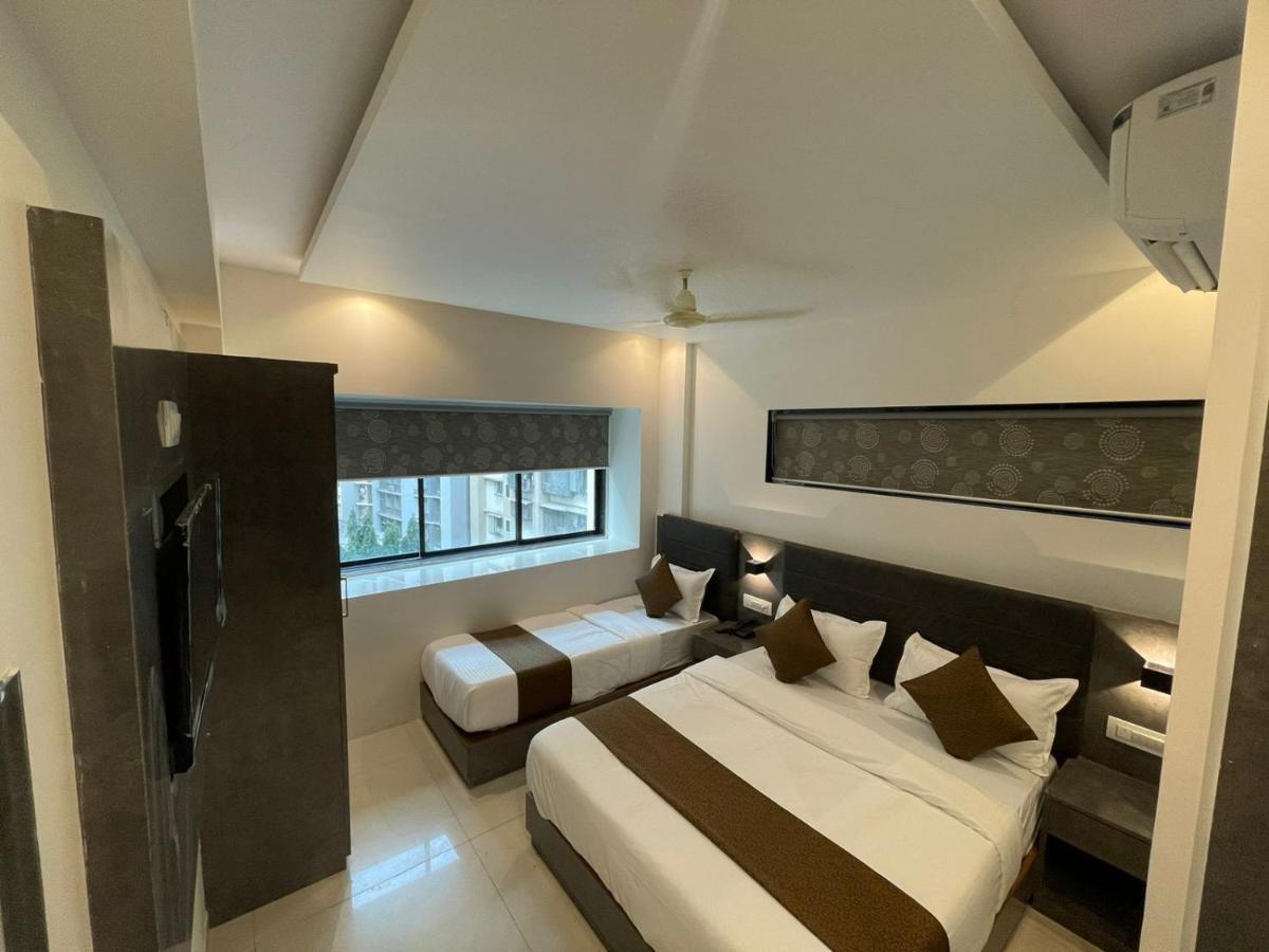 Triple Room with City View
