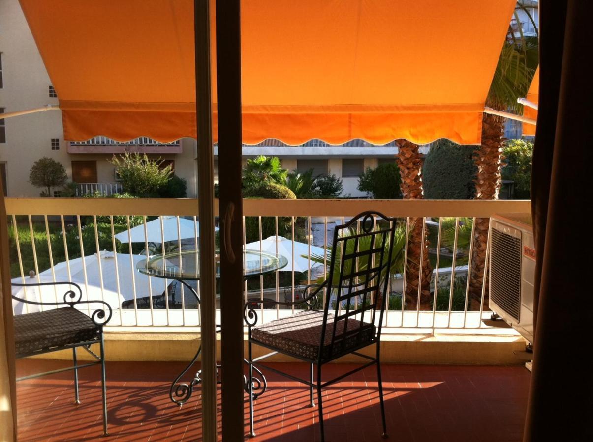 Zweibettzimmer mit Balkon
