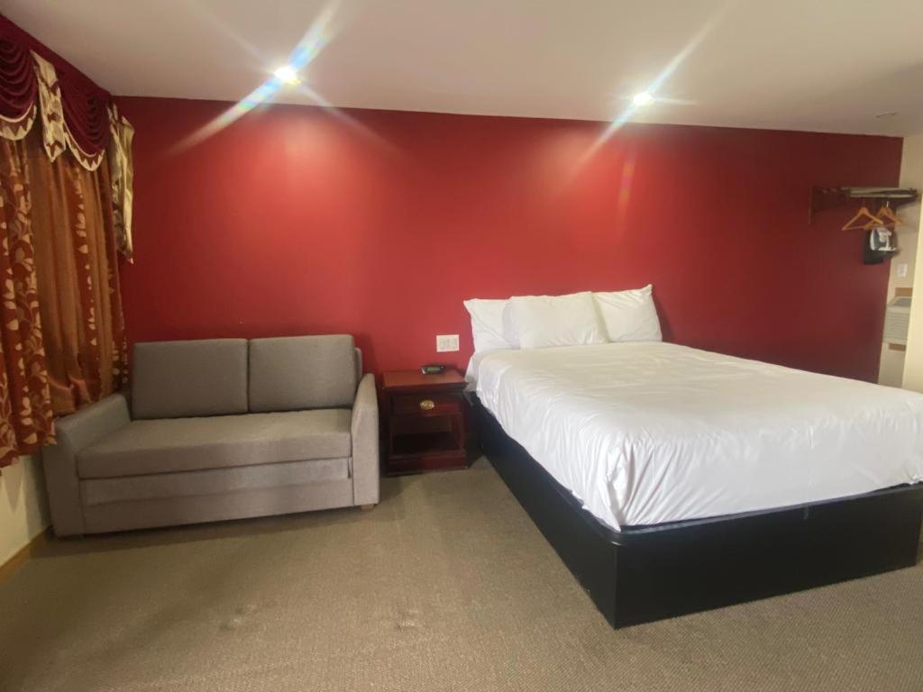 Standard Queen Room
