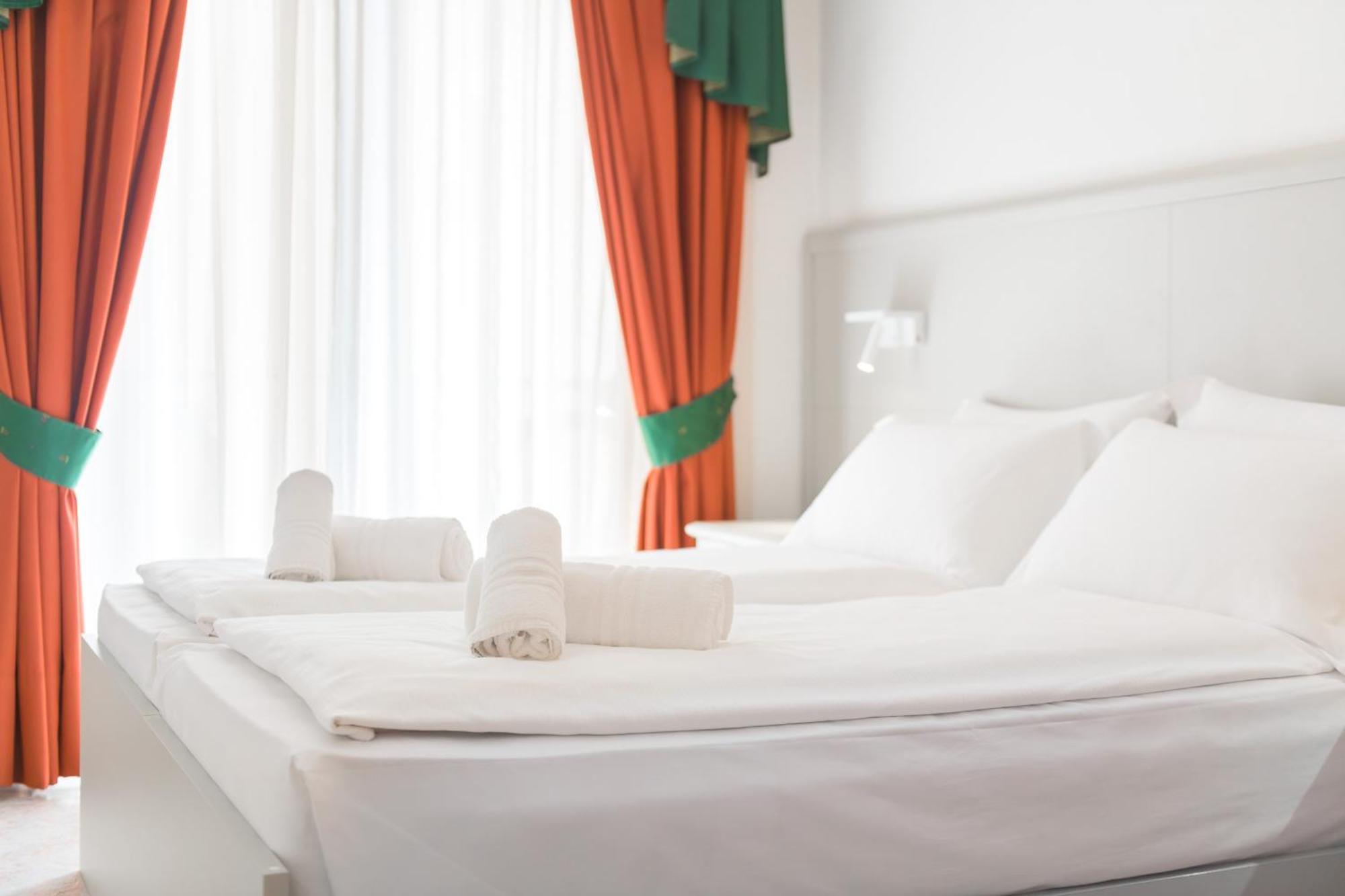 Standaard Plus Tweepersoonskamer met 1 tweepersoonsbed of 2 aparte bedden
