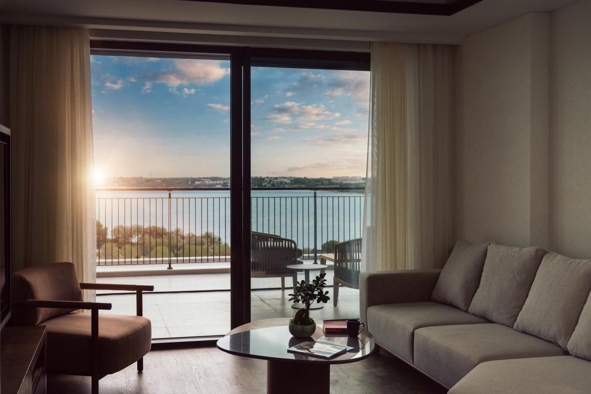 PENTHOUSE SUITE MET 2 SLAAPKAMERS EN UITZICHT OP ZEE - 2+1 KAMER (GEMEENSCHAPPELIJKE ZONE)