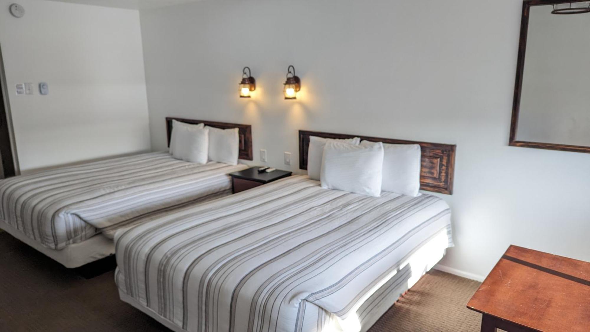 Queen Room with Two Queen Beds - Non-Smoking,767748883:JPEG