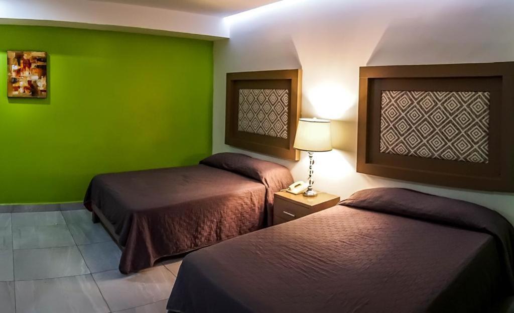 Quarto com Cama de Casal ou 2 de Solteiro