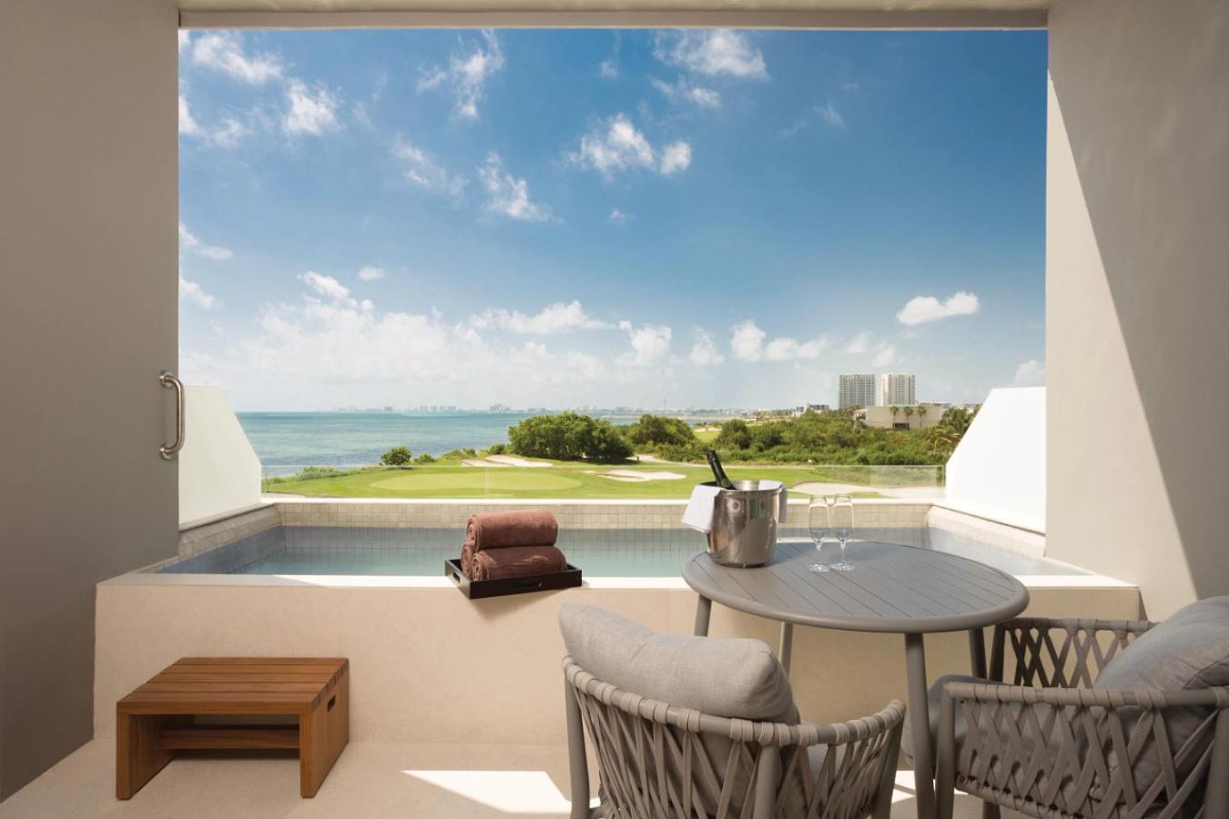 Habitación Preferred Club Deluxe con vistas al océano y piscina pequeña - 2 camas grandes