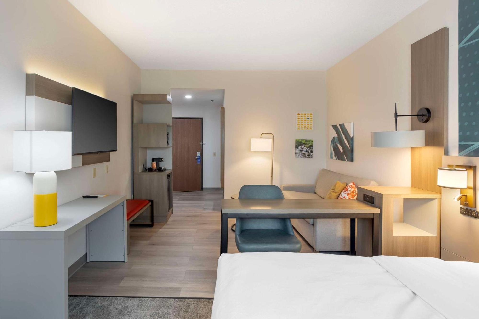 Queen Suite with Two Queen Beds - Non-Smoking