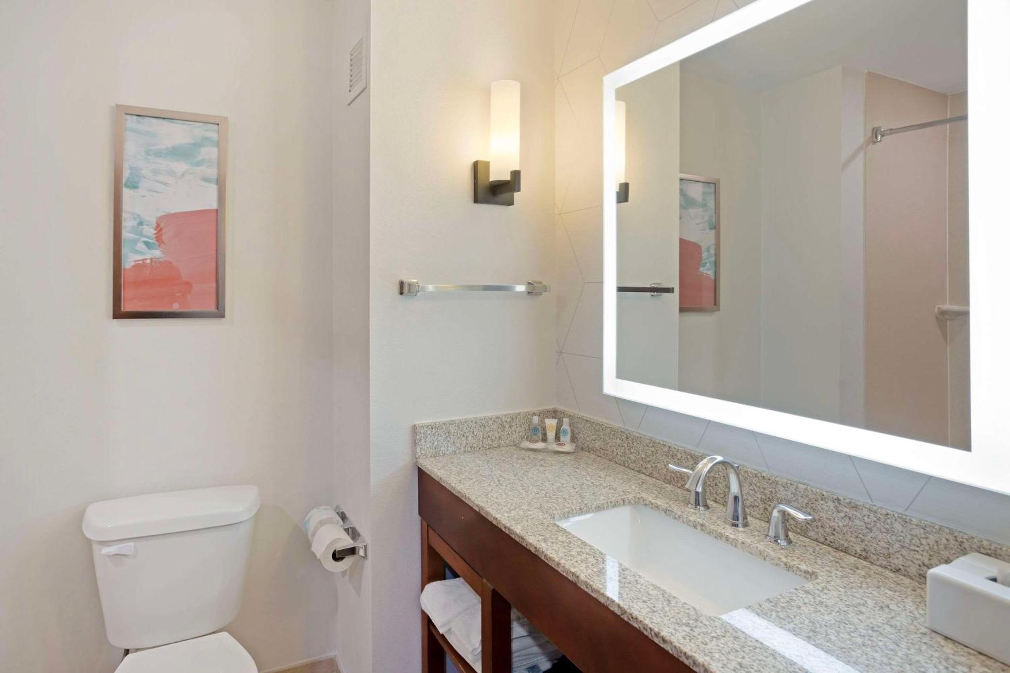 Efficiency One Room Suite with Whirlpool - Non Smoking