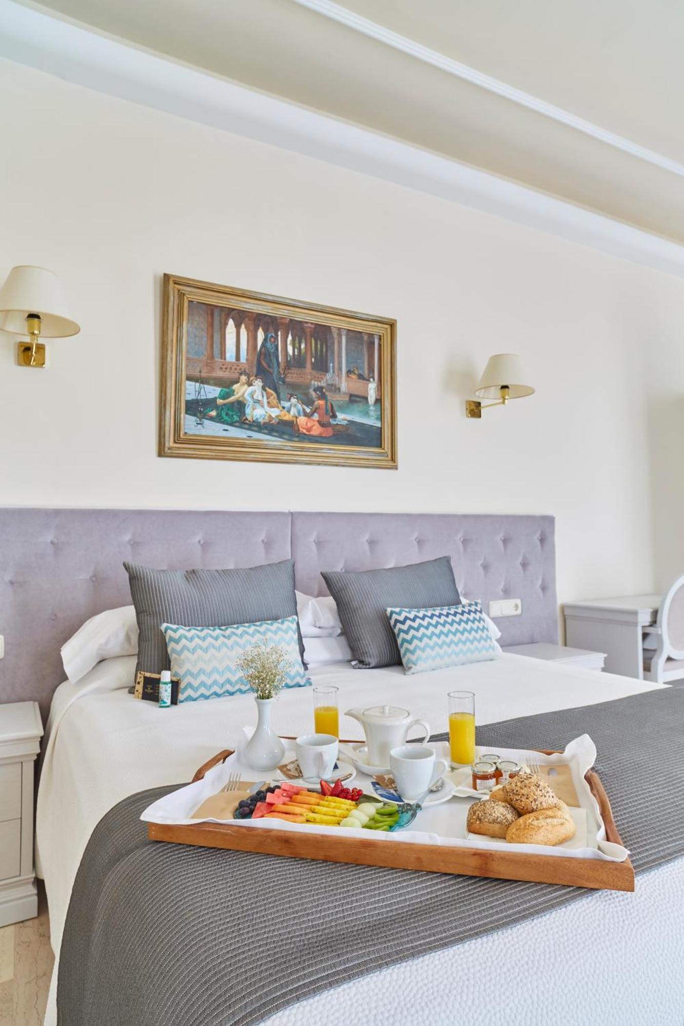 Deluxe tweepersoonskamer met balkon en uitzicht op zee