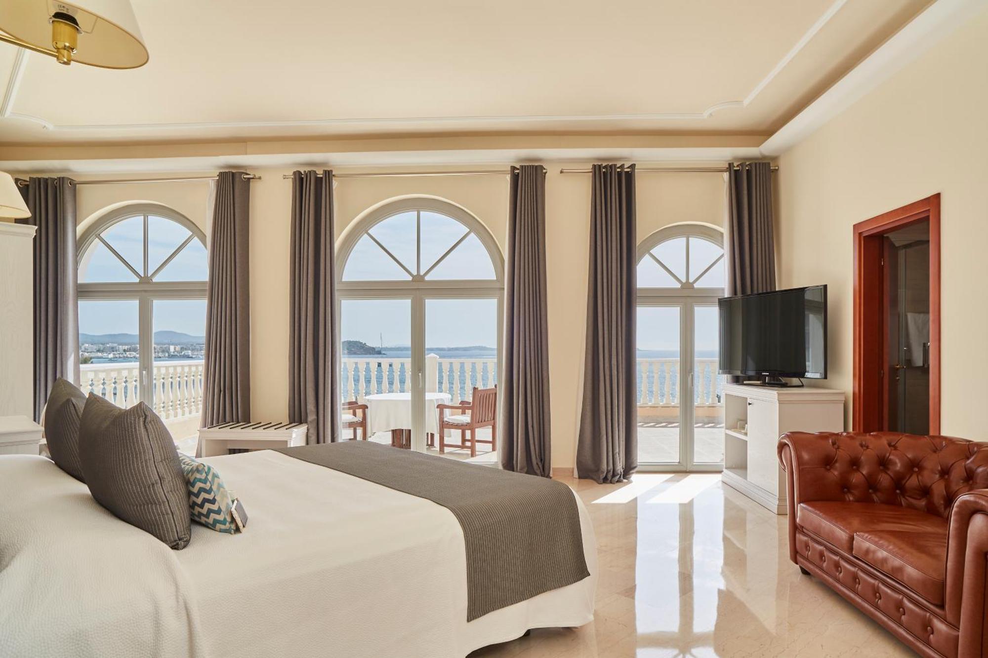 Deluxe Double Room Balcony Sea View,1543588201:JPEG
